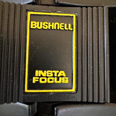 Bushnell Binoculars and Nature Field Guides (LR-DZ)