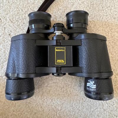 Bushnell Binoculars and Nature Field Guides (LR-DZ)