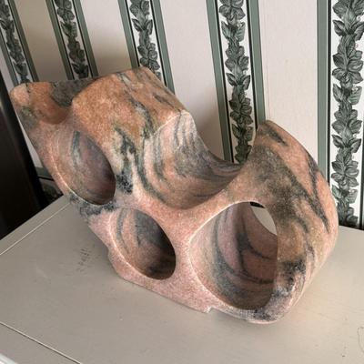The Woodbridge Inn Marble Wine Rack (K-DZ)