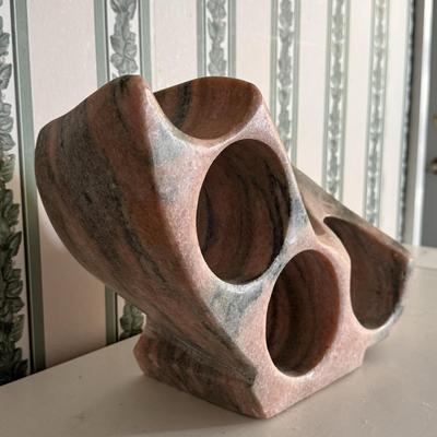 The Woodbridge Inn Marble Wine Rack (K-DZ)