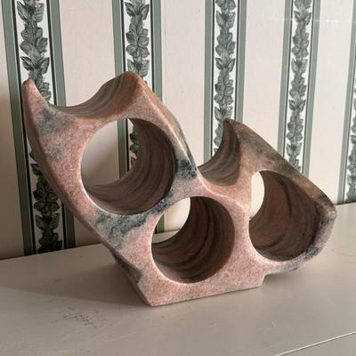 The Woodbridge Inn Marble Wine Rack (K-DZ)