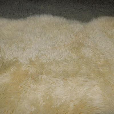 Small White Sheep Skin Rug 28"x44"