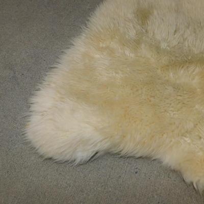Small White Sheep Skin Rug 28"x44"