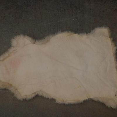 Small White Sheep Skin Rug 28"x44"