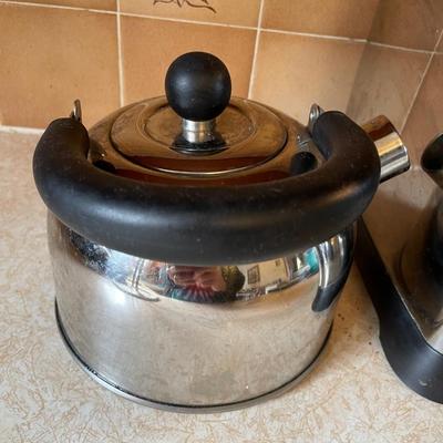 TOASTER, TEAPOT AND MUG HOLDER