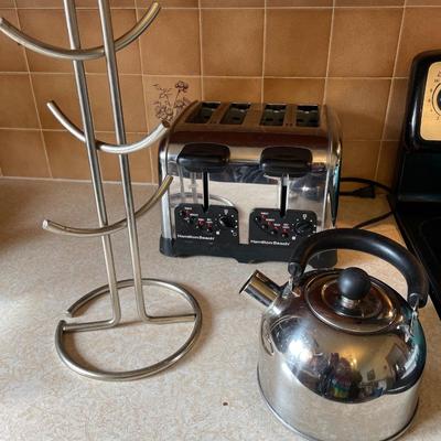 TOASTER, TEAPOT AND MUG HOLDER