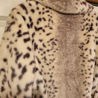 Vintage Faux Fur Spotted Coat By Davis Size Med
