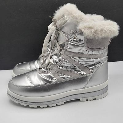 Woman's Silver & Fur Lined Winter Boots Size 9