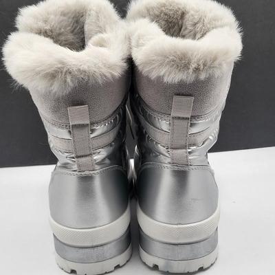 Woman's Silver & Fur Lined Winter Boots Size 9