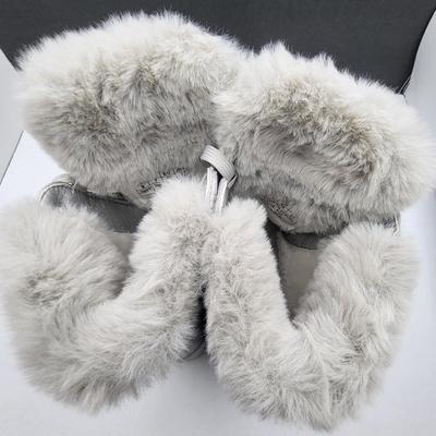 Woman's Silver & Fur Lined Winter Boots Size 9