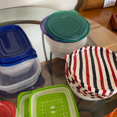 VARIETY OF PLASTIC WARE WITH LIDS