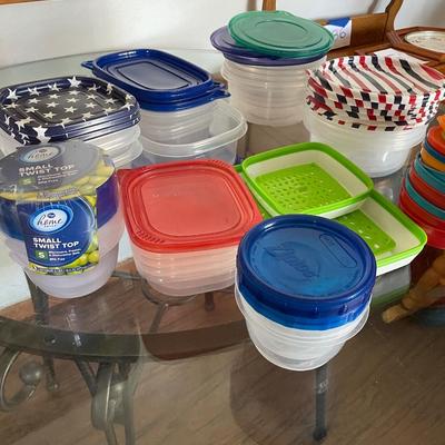 VARIETY OF PLASTIC WARE WITH LIDS