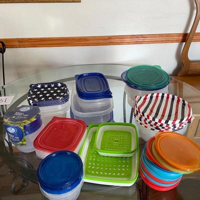 VARIETY OF PLASTIC WARE WITH LIDS