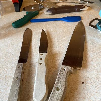 MEASURING CUPS, KNIVES, CAN OPENER & OTHER UTENSILS