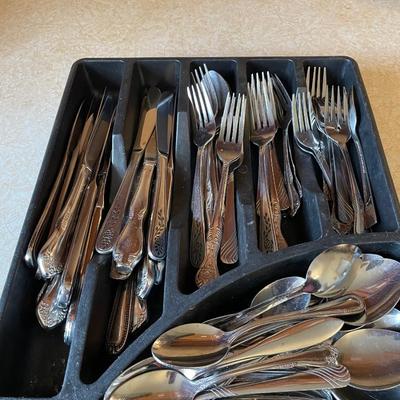 LARGE LOT OF KNIVES, FORKS AND SPOONS