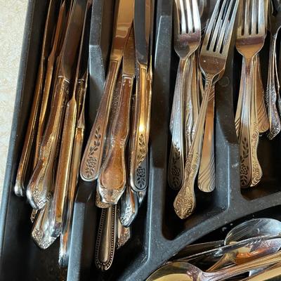 LARGE LOT OF KNIVES, FORKS AND SPOONS