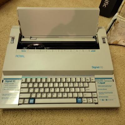 Royal Signet 10 working typewriter