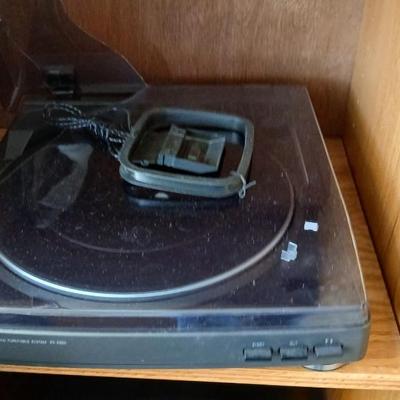 Aiwa Stereo system with record player - dual cassette - CD and Tuner