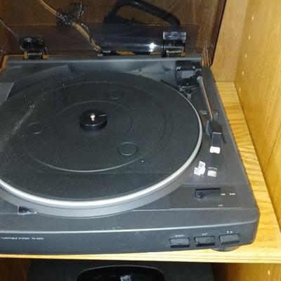 Aiwa Stereo system with record player - dual cassette - CD and Tuner