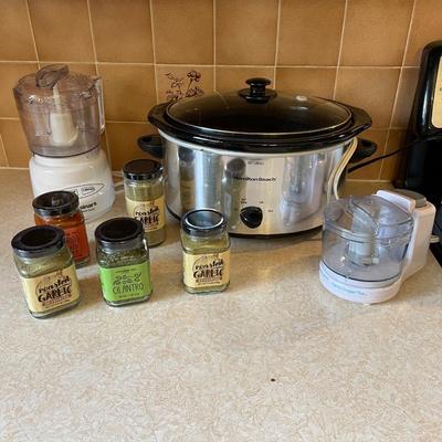 HAMILTON BEACH CROCK POT, MINI CHOPPERS AND SPICES