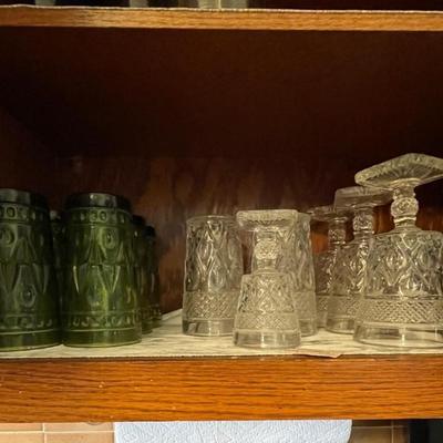 VARIETY OF DRINKING GLASSES