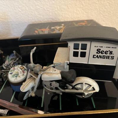 Lot 32 - Multiple Items in Tray Music Box Cloisonné Vase