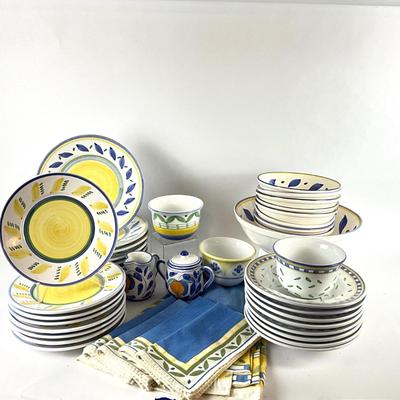 146 Williams Sonoma Italian Pottery Set "Tournesol"