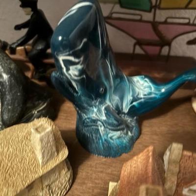 Lot 76 - Shelf of Collectables: Cook Company Art Whale, David Winter Cottages