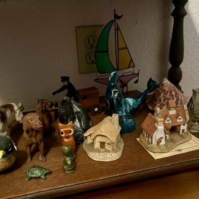 Lot 76 - Shelf of Collectables: Cook Company Art Whale, David Winter Cottages