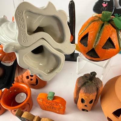229 Large Lot of Halloween Decor