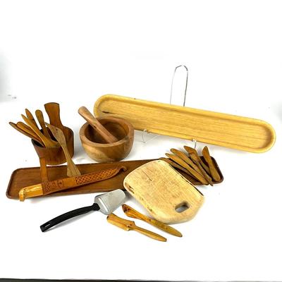 282 Wooden Tray and Spreaders , Cheese Boards and Fish Filet Knife