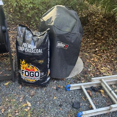 255 Weber Charcoal Grill/Out of Box Like New/Never Used