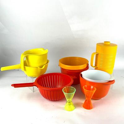 292 Vintage Rubbermaid Plasticware