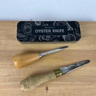 298 Dutch Meissermeister Oyster Knife and Cutting Board