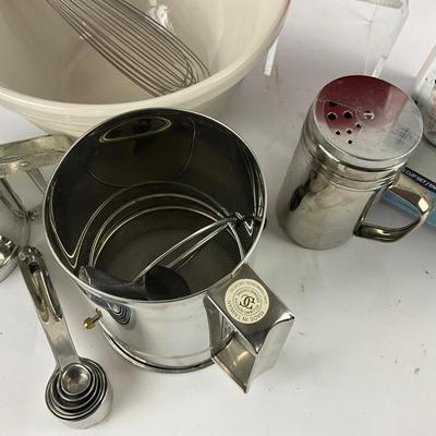 313 Lot of Mixing Bowls , Measuring Cups , Sifters, Shakers