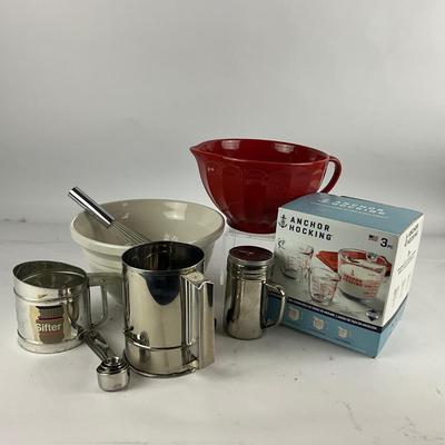313 Lot of Mixing Bowls , Measuring Cups , Sifters, Shakers