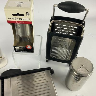 314 Mandoline Slicer, Microplane, Chocolate Mill, Shaker, Bagel Slicer