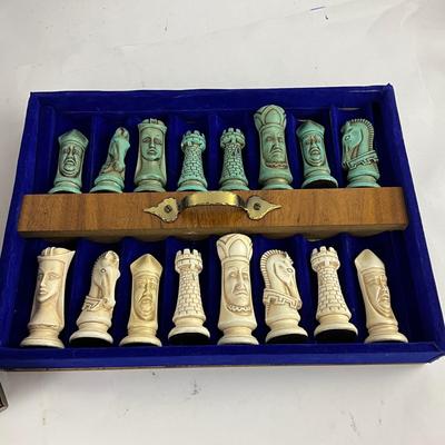 347 Vintage Chess Set in Wooden Case