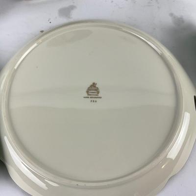 359 William Sonoma Somerset Plates w/ Corn Holders