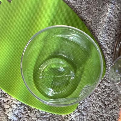 govino plastic glasses with thumb rest -8