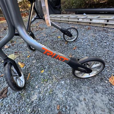 259 TRUST Walker with Accessories