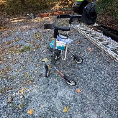 259 TRUST Walker with Accessories