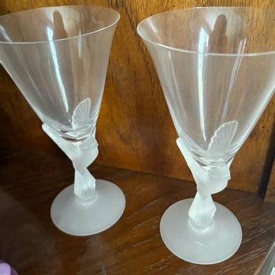 Lot 103 - Pair of Sasaki Crystal Wine Glass w/ Frosted Dove Bird Stem