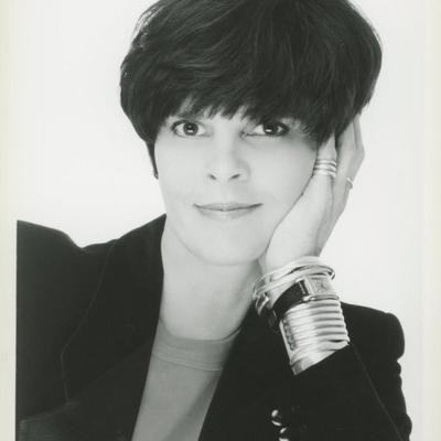 Ali MacGraw signed photo