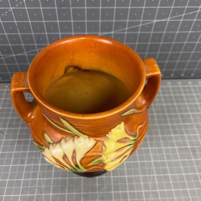 Roseville Vase #196-8" FREESIA 