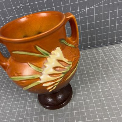 Roseville Vase #196-8" FREESIA 