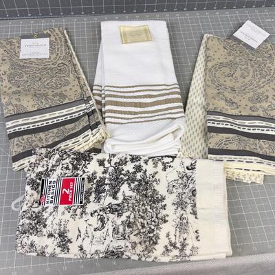 4 Sets of NEW Kitchen Towels 