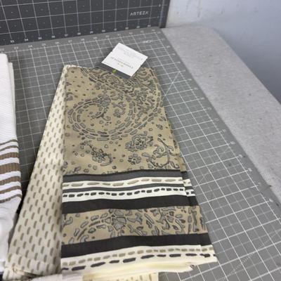 4 Sets of NEW Kitchen Towels 