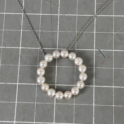 Round Peal Pendant on Silver Chain