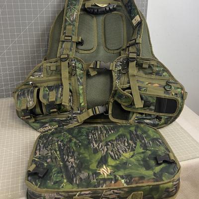 NOMAD Backpack with a soft seat and load shelf with a vest 